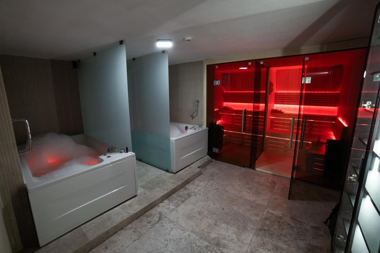 Emery Hotel Pristina Buitenkant foto