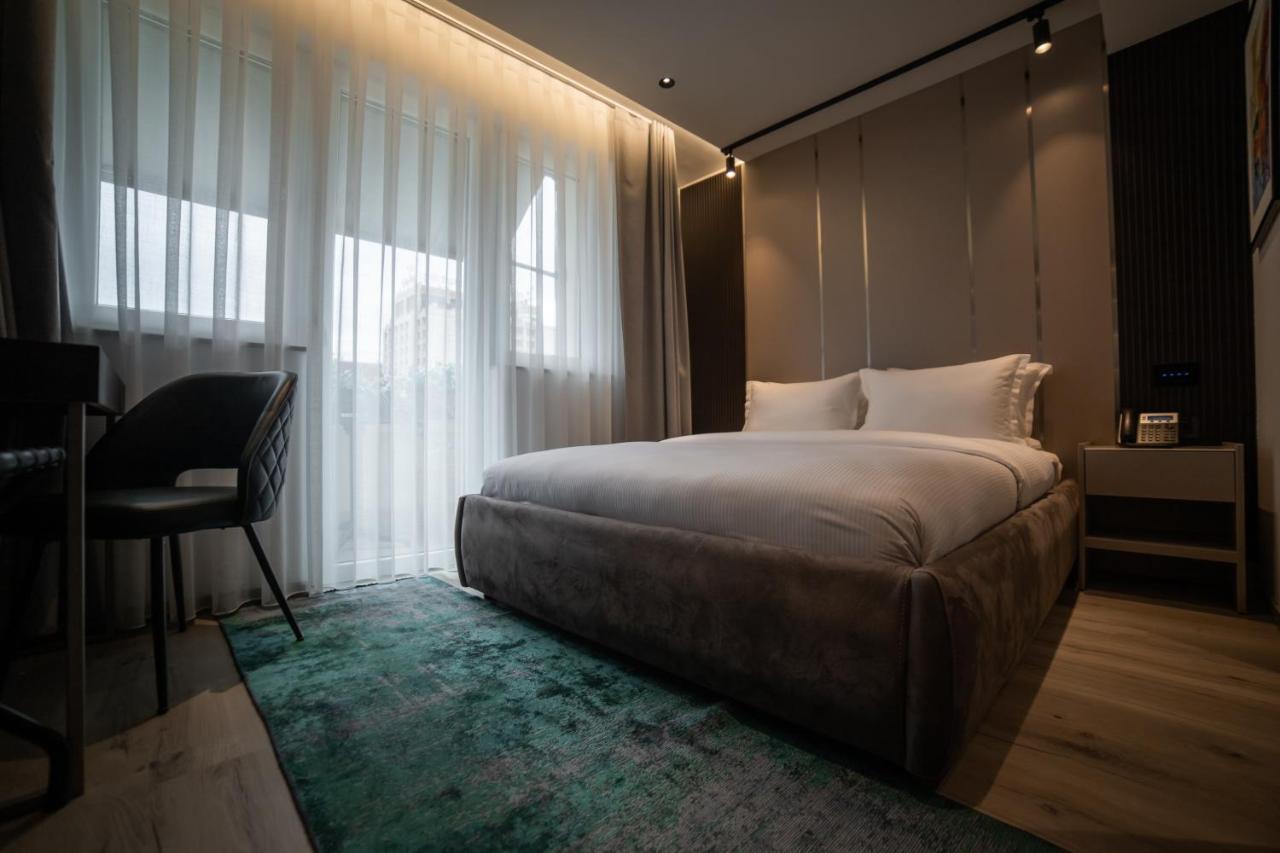 Emery Hotel Pristina Buitenkant foto