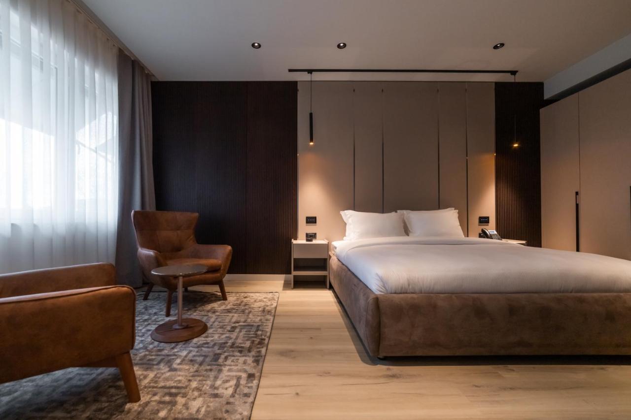 Emery Hotel Pristina Buitenkant foto