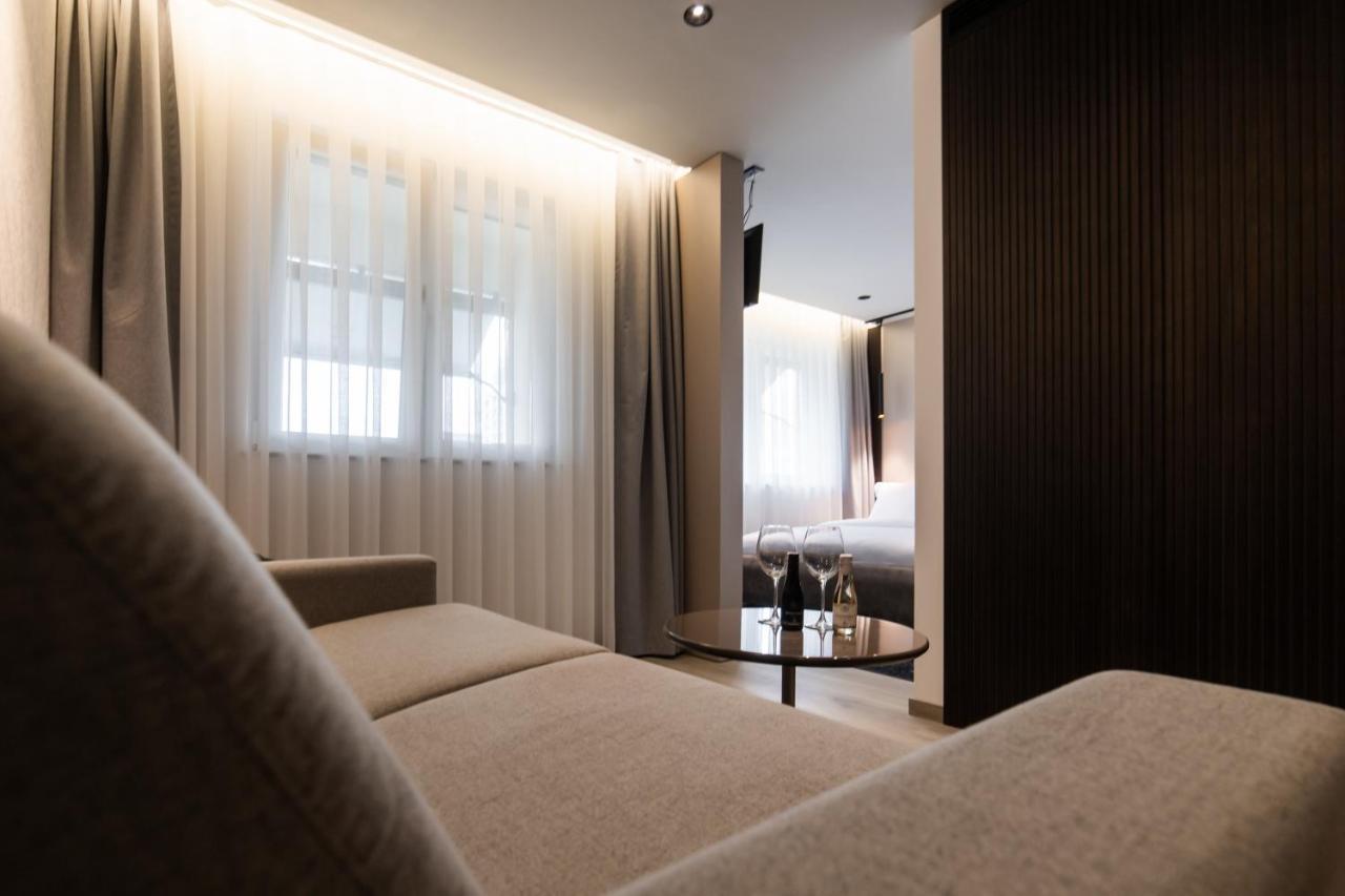 Emery Hotel Pristina Buitenkant foto