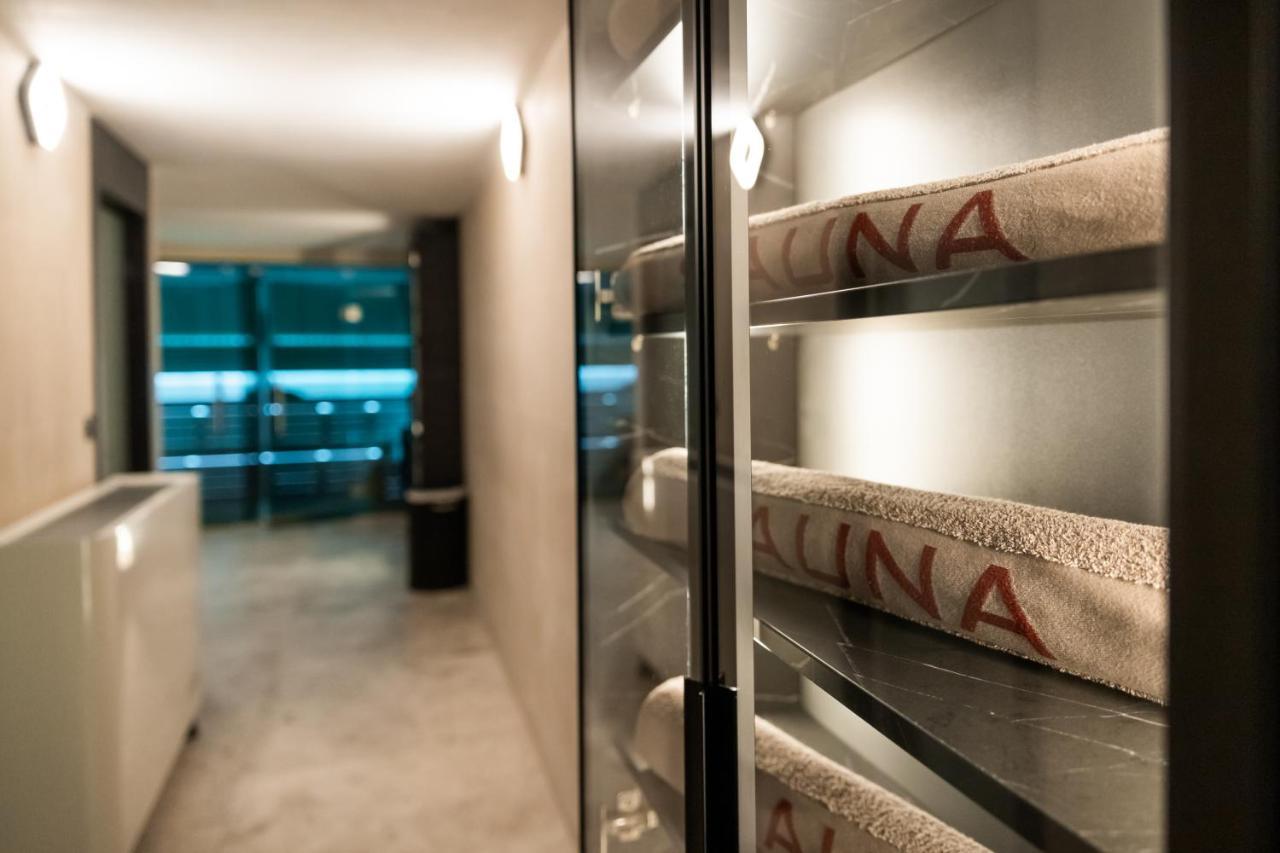 Emery Hotel Pristina Buitenkant foto