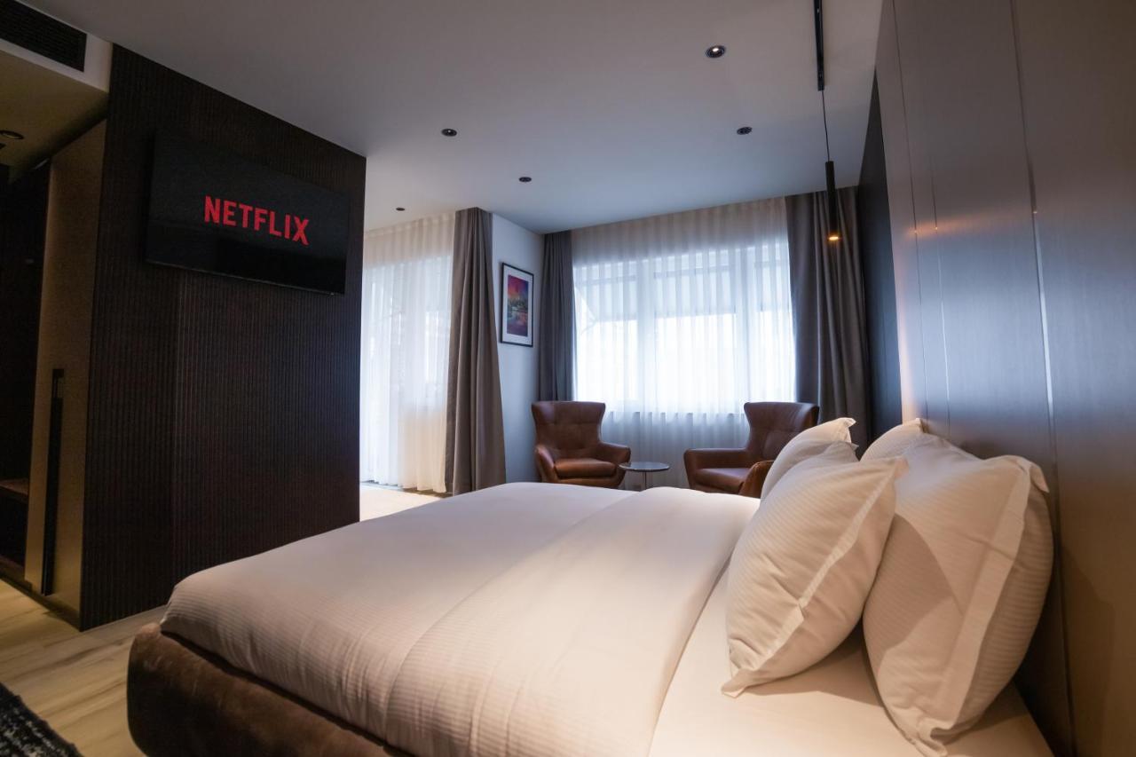 Emery Hotel Pristina Buitenkant foto