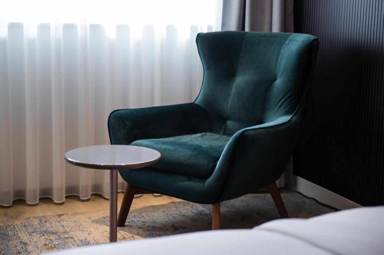 Emery Hotel Pristina Buitenkant foto